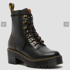 Dr. Martens Leona Boot